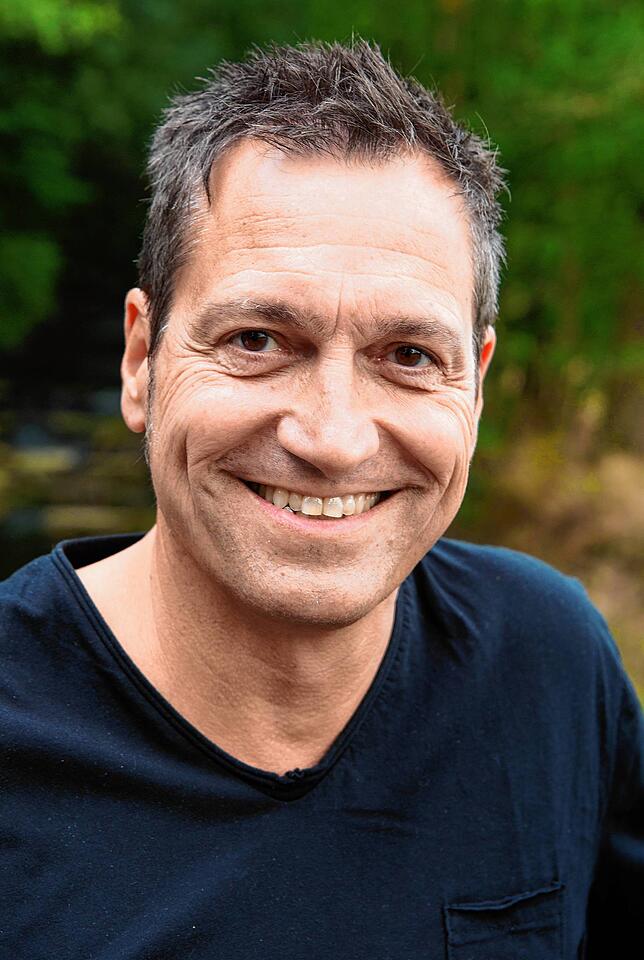 Kabarettist Dieter Nuhr fiel in jüngster Zeit immer mal wieder durch streitbare Aussagen auf. Vielleicht ist das so, wenn man bald 60 ...