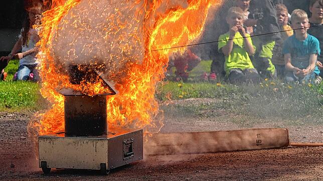 Die Lage wird immer brenzliger: Weil die Corona-Inzidenz so hoch ist, sagt die Kappeler Wehr ihr Fest ab. Hier ein Foto von der ...