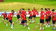 Die Bundesliga-Kicker des 1. FC Köln trainierten am Freitagnachmittag in Aasen. Die Trainingseinheiten der Kölner in den nächsten Tagen ...