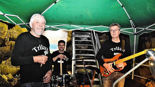 Die Combo Trilax rockt beim Kürnberger Gipfelhock. Foto: Edgar Steinfelder