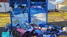 Dieses Problem will der Landkreis mit der neuen Konzeption in den Griff bekommen: Übervolle Altkleider-Container.