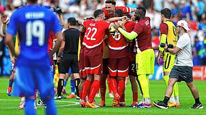 Die Schweizer Spieler bejubeln den 2:0-Sieg.