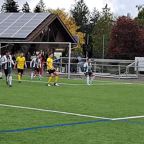 Tim Waldvogel steht richtig und trifft zum 5:2 (53.)