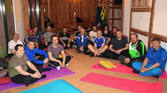 Dass Yoga keine reine Frauensache ist, wollen 19 Männer aus dem Stühlinger Ortsteil Lausheim und Umgebung bei einem Kurs unter der ...