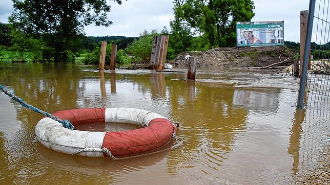 Bild : Bilder von der erneut überfluteten L194 bei der Brücken-Baustelle am Stockacher Freibad