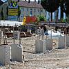 Fertig für den Rohbau: Der Neubau von Aldi schreitet voran. Im Jahr 2021 soll die zweite Filiale in Stockach eröffnet werden.