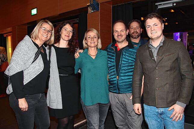 Nadine Hug und Carola Alex (Vorsitzende der Landfrauen Krenkingen), Dagmar Jehle, Thomas Schilling, Ortsvorsteher Buggenried, Reiner ...