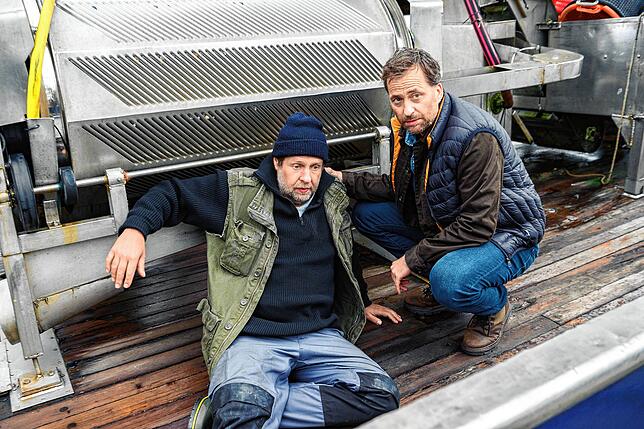 In den Ostfriesland-Krimis im ZDF ist Christian Erdmann (rechts, mit Steffen Münster) seit 2017 als Kommissar Frank Weller zu sehen. Das ...