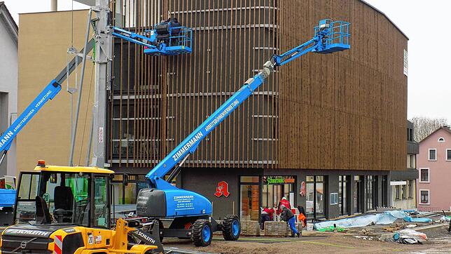 Die Arbeiten am Murger Apotheken- und Ärztehaus sind weit fortgeschritten. Am 11. Januar werden das Ärztezentrum Hochrhein und die ...