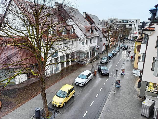 Der Befragung der Umweltgruppe zufolge wünschen sich offenbar viele Bürger eine autofreie Hauptstraße oder zumindest deren Umwidmung in ...