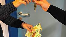 (Symbolfoto) Geld für den Umzug: Wer in eine deutlich kleinere Wohnung zieht, soll in Konstanz künftig eine Förderprämie des Landes ...