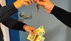 (Symbolfoto) Geld für den Umzug: Wer in eine deutlich kleinere Wohnung zieht, soll in Konstanz künftig eine Förderprämie des Landes ...