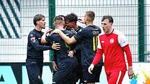 Der FC 08 Villingen jubelt nach dem 1:0-Sieg über den 1. FC Normannia Gmünd.