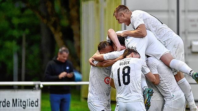 Pure Ekstase beim FC 08 Villingen nach dem geglückten Auftakt in der Oberliga.
