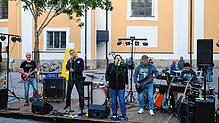 Bild : Raising Crown lässt Rocklegenden auferstehen
