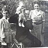 Die Familie Breuninger 1953 in Russland. Von links: Karl, sein Vater Helmut mit Tochter Emma sowie Mutter Mathilde.