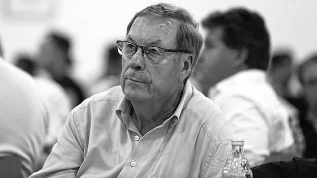 Gerhard Schmid – hier bei einer Veranstaltung des FC08 im Jahr 2015 – stirbt im Alter von 88 Jahren.