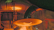 Ein Schmelzofen in der Produktion von Georg Fischer in Singen. Bild: Tesche
