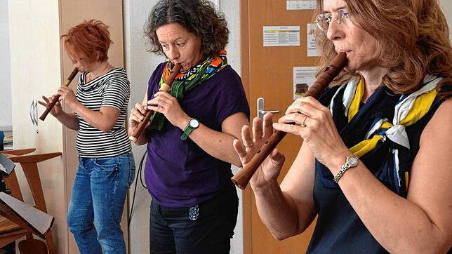 Katja Verdi, Tina Speckhofer und Christiane Riedmann spielen am Sonntag, 4. Oktober in der St.-Nikolaus-Kirche ausschließlich Musik von ...