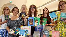 Sie geben Tipps für Lesespaß in den Sommerferien (von links): Wiebke Altemeyer, Maria Hertleb, Astrid Thiel, Madeline Kreissner, Julia ...