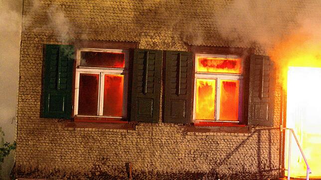 Bild : Bauernhaus in Niedereschach-Fischbach brennt nieder &ndash; Bewohner unverletzt
