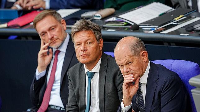 Kanzler Scholz, Vizekanzler Habeck und Finanzminister Lindner haben im Zuge der Haushaltsdebatte auch über das Bürgergeld diskutiert.
