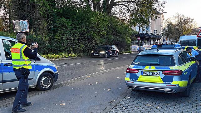 Die Konstanzer Polizei sperrte zeitweise die Konzilstraße am Mittwochnachmittag.