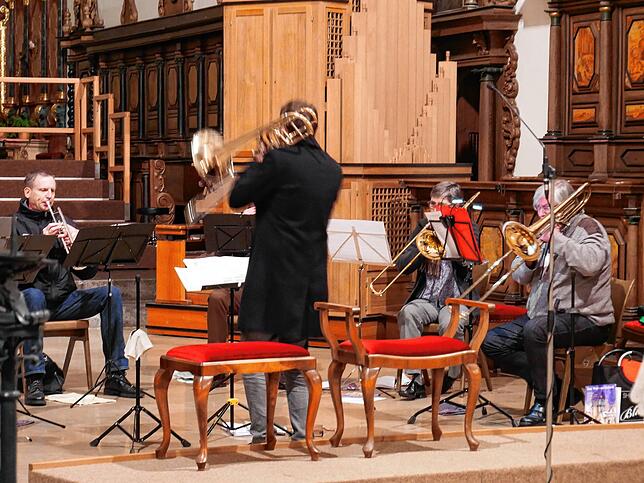 Der Posaunenchor unter Leitung von Jürgen Thun spielte bei der evangelischen Christvesper, die im St.-Fridolins-Münster stattfand.