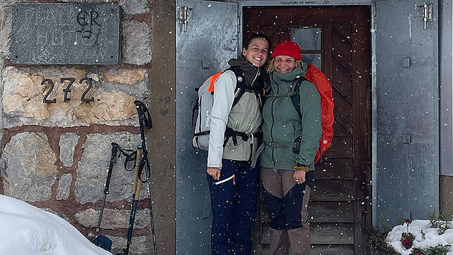 Schon öfters waren Stefanie Ritter (links) und Sophia Sandkühler auf der Pfälzerhütte. Auch im Winter. Ab dem Frühsommer sind die beiden ...