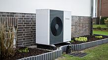 Energieeffizient heizen und Maßnahmen kombinieren: Wärmepumpen kann man mit Strom der eigenen Photovoltaik betreiben.