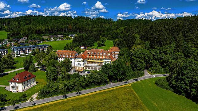 Das repräsentative Anwesen Haus Hohenbaden (Bildmitte) kann dank der Zustimmung der Gläubiger jetzt verkauft werden. Im Bild links ...
