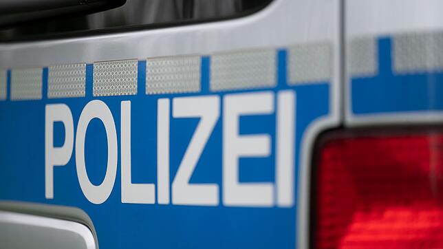 Die Polizei ermittelt nach dem Fund der Leiche einer Frau bei Eberbach (Rhein-Neckar-Kreis) - wenige Stunden nachdem ihr Sohn bei einem ...