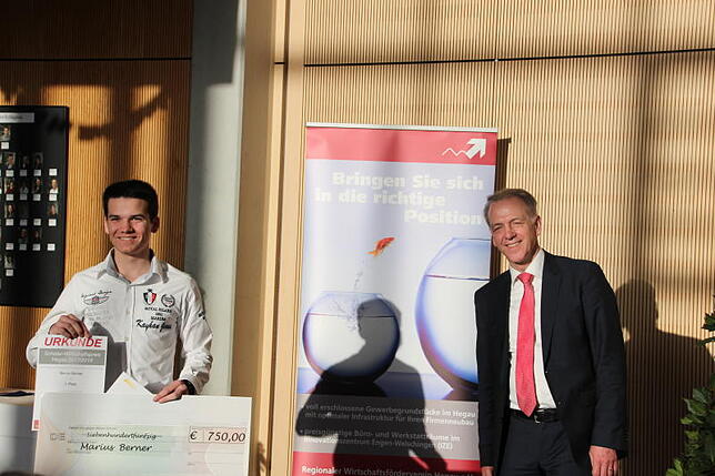 Marius Berner macht den ersten Platz und gewinnt 750 Euro. Bild: MarlaHanenberg