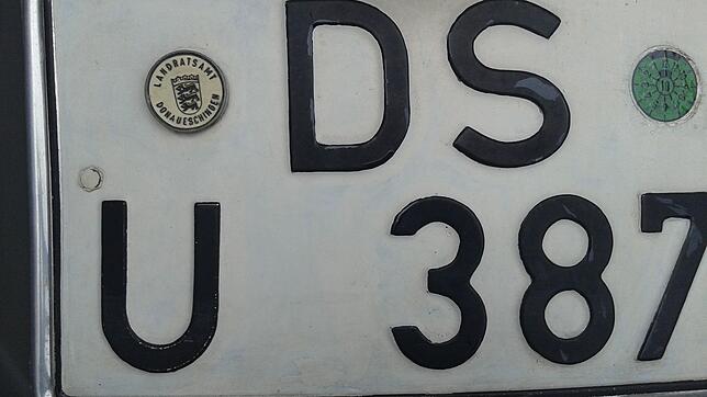 Das Kennzeichen dieses VW-Käfer ist seit November 1961 ohne Unterbrechung zugelassen und hat deshalb das Kennzeichen DS – U 387. Bild: ...