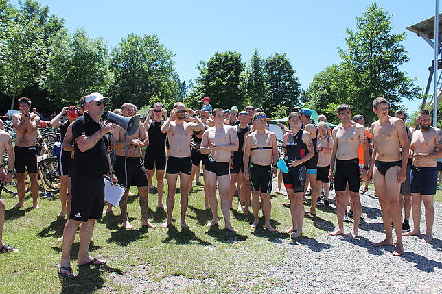 Bild 14: Triathlon trotz Hitze: In Unterbränd messen sich die Hobbysportler beim Laien Man