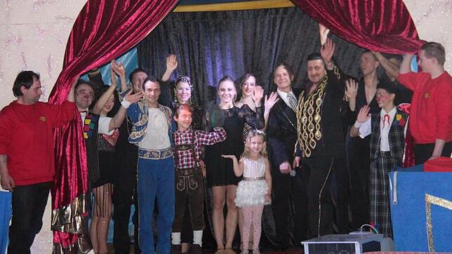 Hereinspaziert: Zirkusspaß auf hohem Niveau bietet der Löffinger Weihnachts-Circus im Raubtierhof Walliser. Mit dabei sind interntionale ...