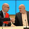 Brandenburgs Ministerpräsident Dietmar Woidke (SPD) Ende Oktober mit Robert Crumbach, Landesvorsitzenden des BSW Brandenburg. Der ...
