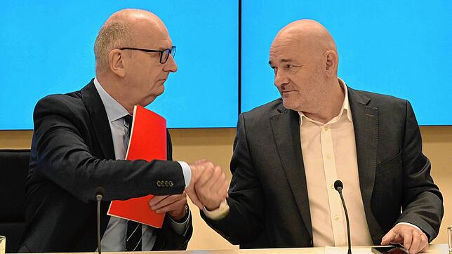 Brandenburgs Ministerpräsident Dietmar Woidke (SPD) Ende Oktober mit Robert Crumbach, Landesvorsitzenden des BSW Brandenburg. Der ...