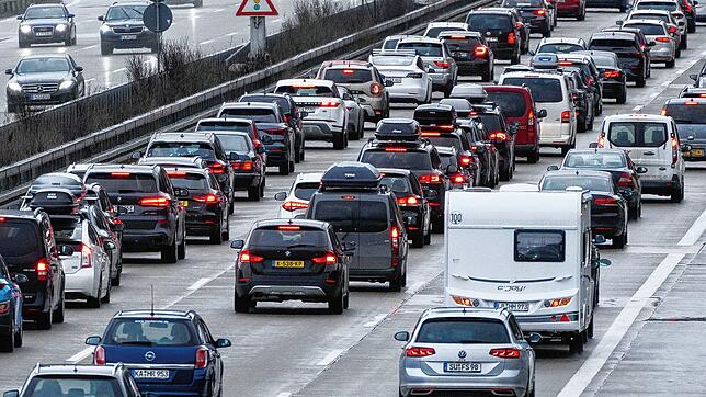 Wer am Wochenende auf den Straßen unterwegs ist, sollte etwas mehr Zeit einplanen.