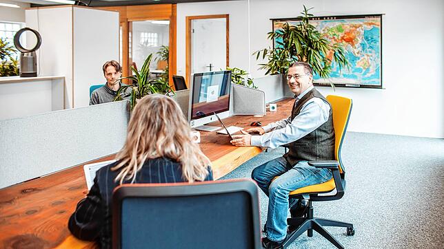 Der Austausch steht im Vordergrund in einem Coworking-Space – wie hier im Startblock in Lörrach. Das Bild entstand vor der Pandemie.