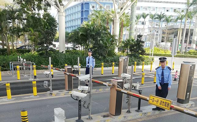 Wächter vor der BYD-Konzernzentrale in Shenzhen. Ein Weltkonzern, den in Europa die Wenigsten kennen.