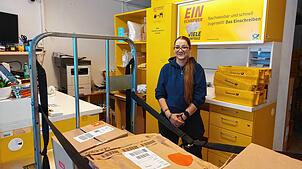 Sandra Zornow arbeitet gern in der Postfiliale in Bonndorf. Die alleinerziehende Mutter muss sich aber bald einen neuen Job suchen. Die ...