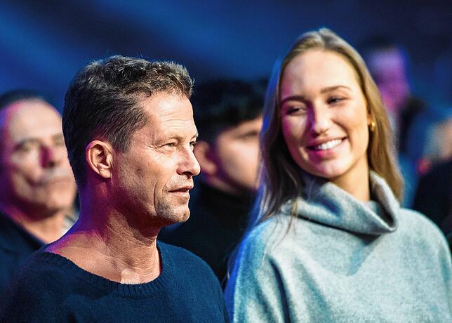 31 Jahre Altersunterschied: Filmemacher Til Schweiger (56) ist frisch verliebt &ndash; in die Hamburger Erzieherin und Lehrerin Sandra (25).