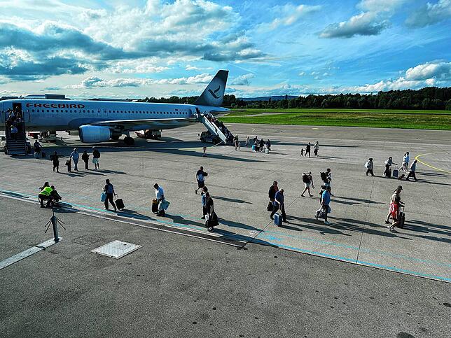 Wenn weniger Flieger landen, wird auch weniger Personal am Bodensee-Airport benötigt.