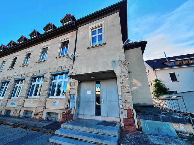 Kleine Pointe: Das Haus an der Bahnhofstraße 10 ist die alte Wache der Villinger Polizei, die nun zusätzlich wiederbelebt wird. Schon ...