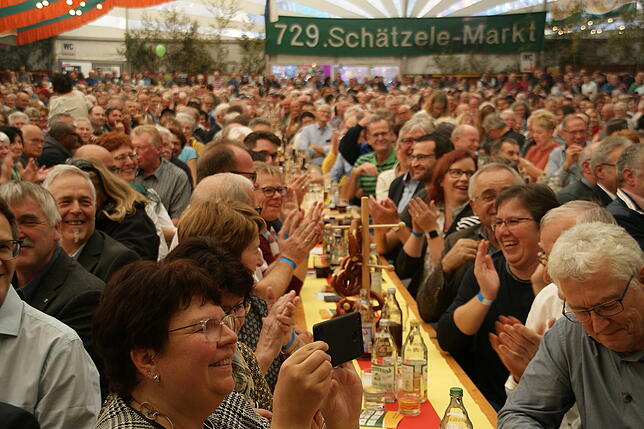 Bild 15: Bilder von Bieranstich, Party und Mittelstandskundgebung im Schätzele-Markt-Festzelt