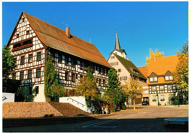 Das alte Pfarrhaus steht seit 1747 an Ort und Stelle. Das umliegende Areal hat sich seitdem immer wieder stark verändert.