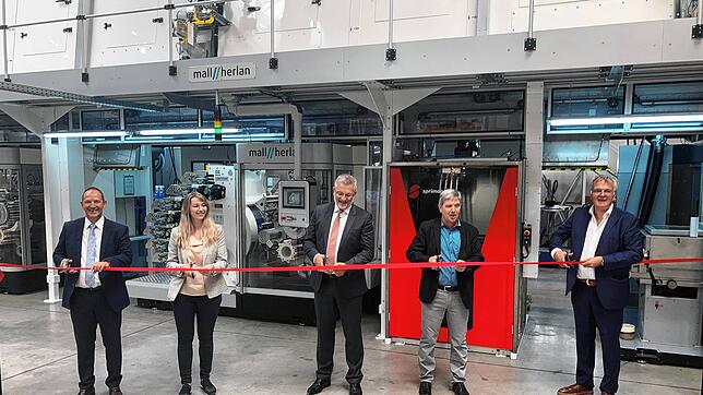 Unser Bild zeigt Konzern-CEO Martin Tschumi (von links), Bürgermeisterin Marina Jung, Verwaltungsratspräsident Martial Pasquier, Landrat ...