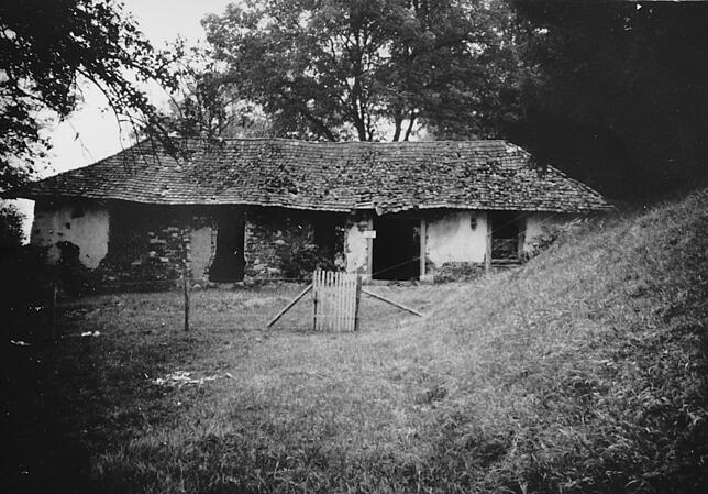 Das war die Sommergaststätte über dem Geisinger Bierkeller 1952, fünf Jahre später brach das Dach zusammen, dann erfolgte der Abbruch ...