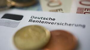 Erstmals seit 20 Jahren sollen die Beiträge für die gesetzliche Rentenversicherung bald angehoben werden.